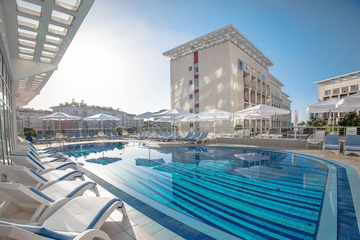 Аквазона главного корпуса Bridge Resort — крытый и открытый бассейны — фото 4