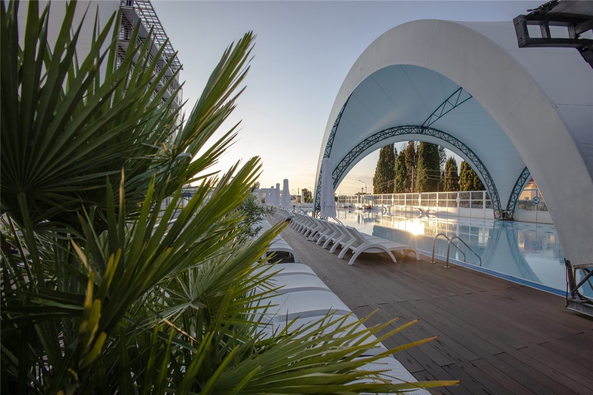Комплекс бассейнов Breeze в Bridge Resort — фото 1