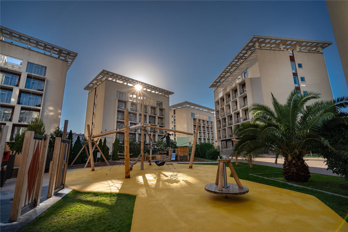 Детская площадка с сенсорными зонами в Bridge Resort — фото 8