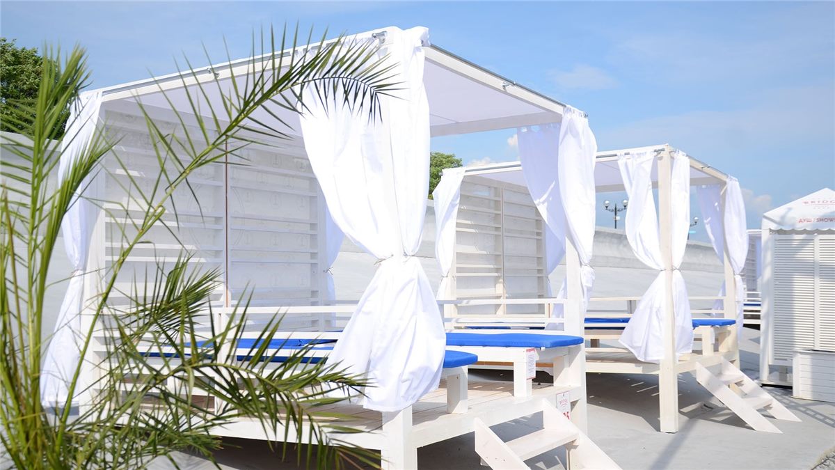 Оборудованный пляж Bridge Resort в Имеретинской низменности — фото 1